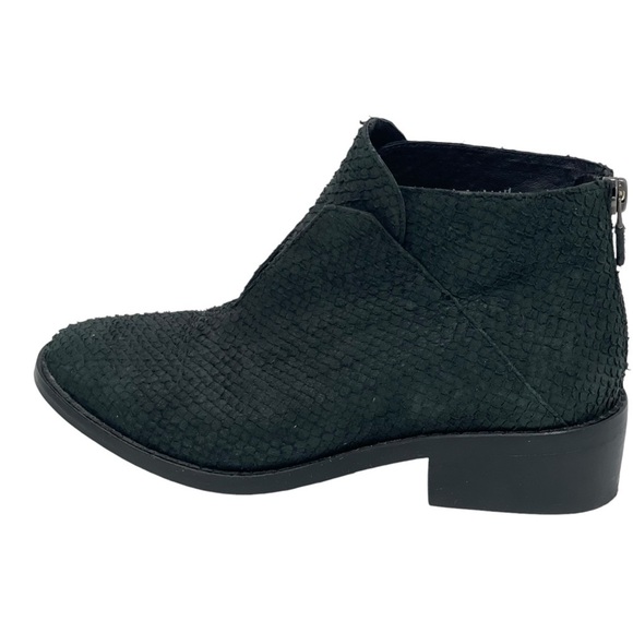 Eileen Fisher | Tuck Black Snakeskin Textured Zip Entry Booties - Picture 4 of 8